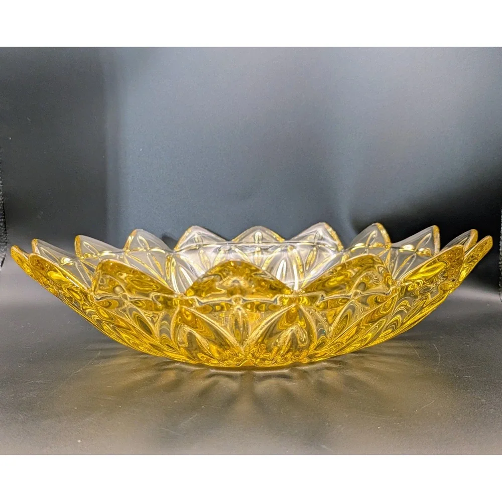 Vintage Carnival FEDERAL GLASS Yellow Flower Petal Pattern Bowl